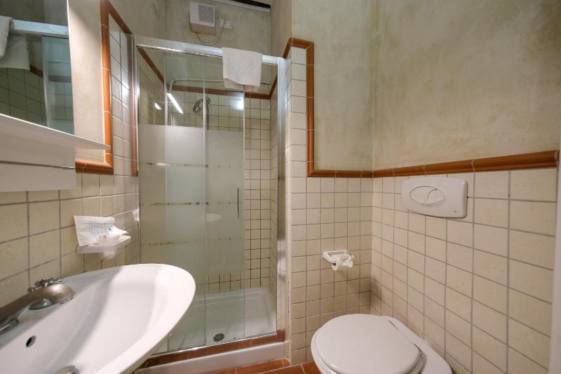 Standard Double Room image 2
