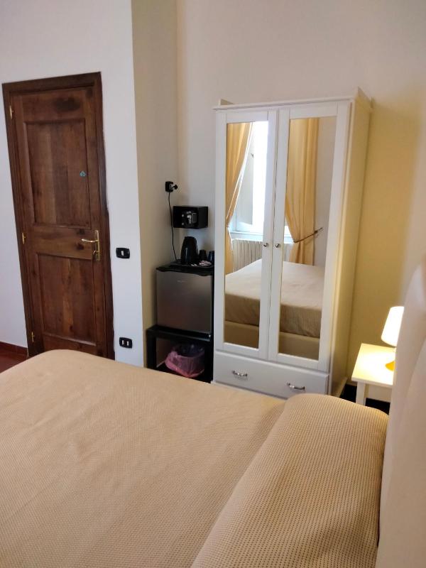 Double Room image 3