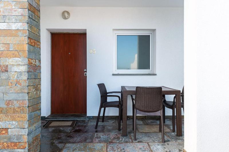 Studio Apartment with Balcony - Lower Floor image 2