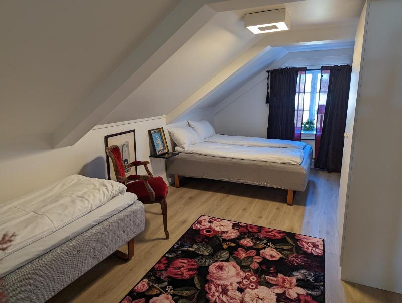 Triple Room with Shared Bathroom image 4