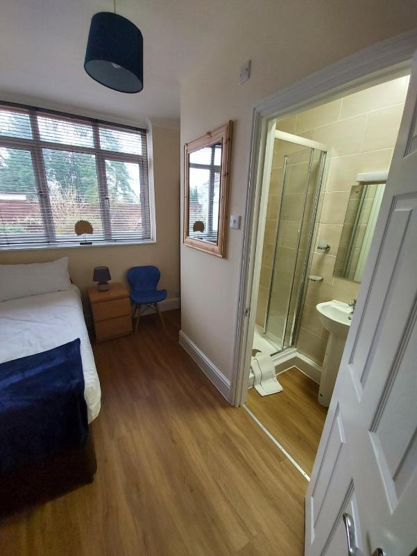 Small Double Room image 3