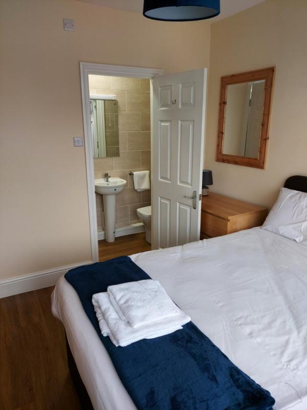 Double Room with Private Bathroom image 3