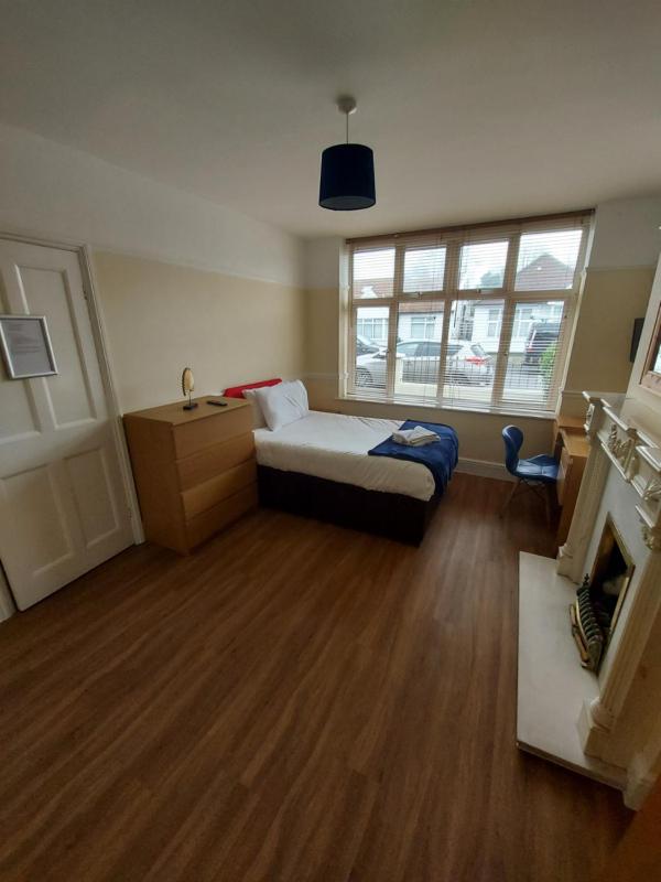 Double Room with Private Bathroom image 4