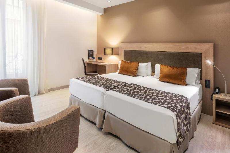 Premium Double or Twin Room image 4