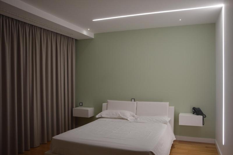Standard Double or Twin Room image 4