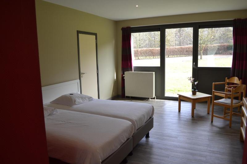 Classic Double Room image 4