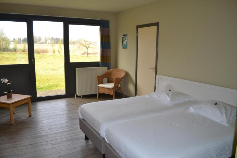 Classic Double Room image 3