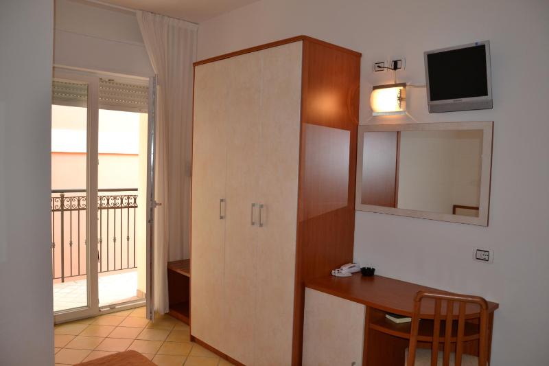 Double Room image 4