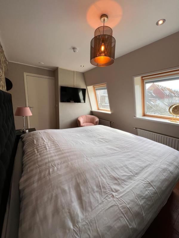 Deluxe Double Room image 4