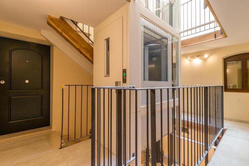 One-Bedroom Apartment image 2