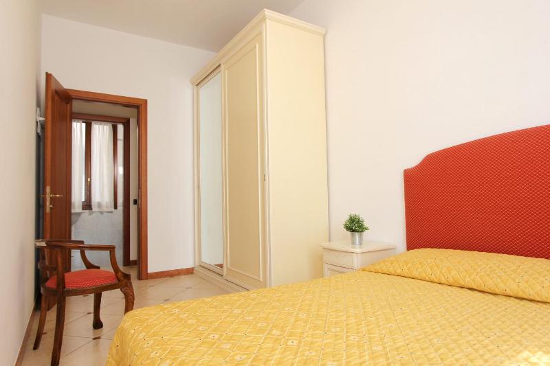 One-Bedroom Apartment image 4