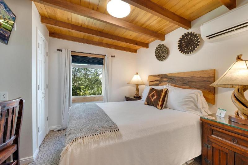 Executive Suite image 4