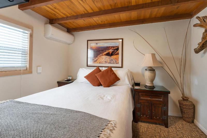 Executive Suite image 3