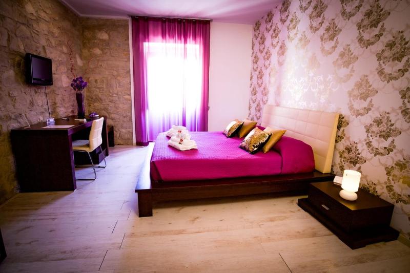 Deluxe Double Room with Balcony image 1