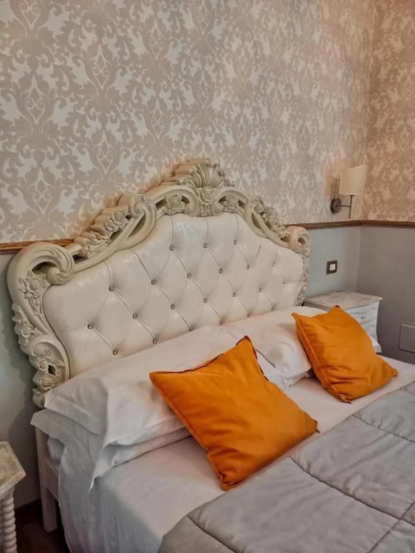 Deluxe Room image 3