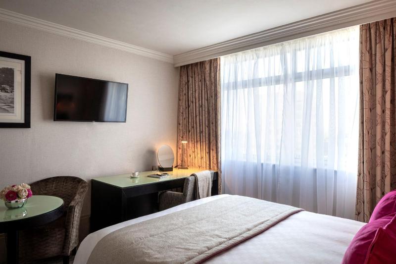 Classic Double Room image 4