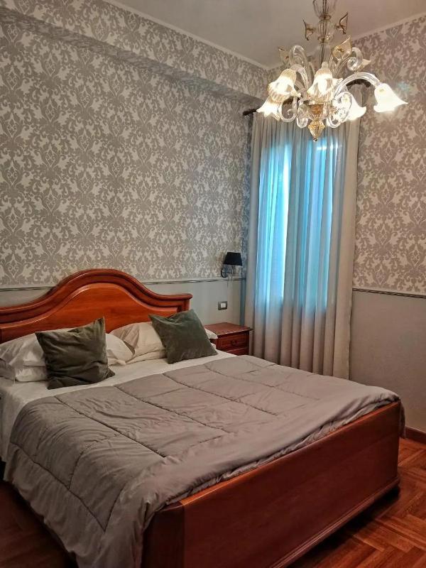 Double Room image 1