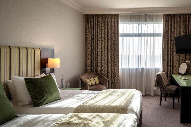 Superior Twin Room image 1