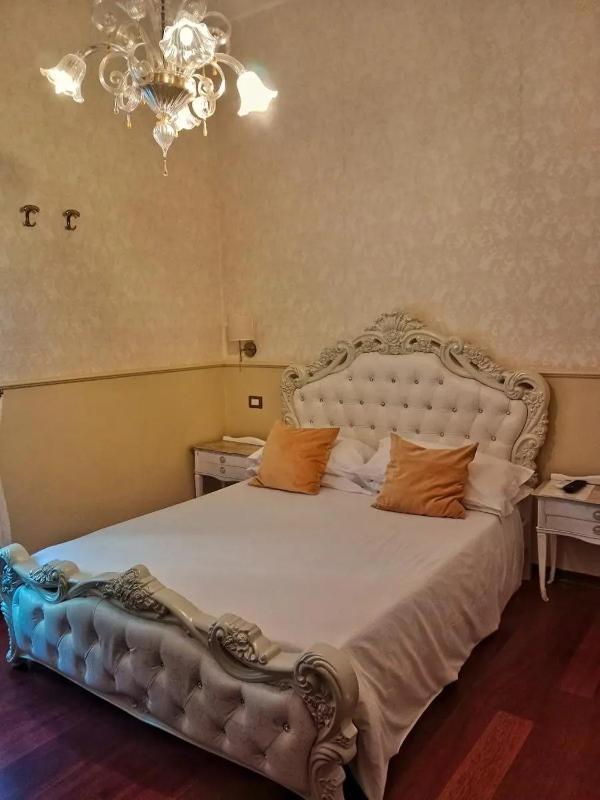 Deluxe Room image 1