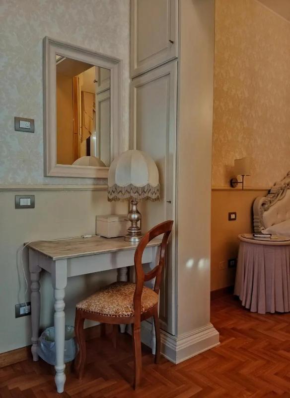 Deluxe Double Room with Balcony image 3