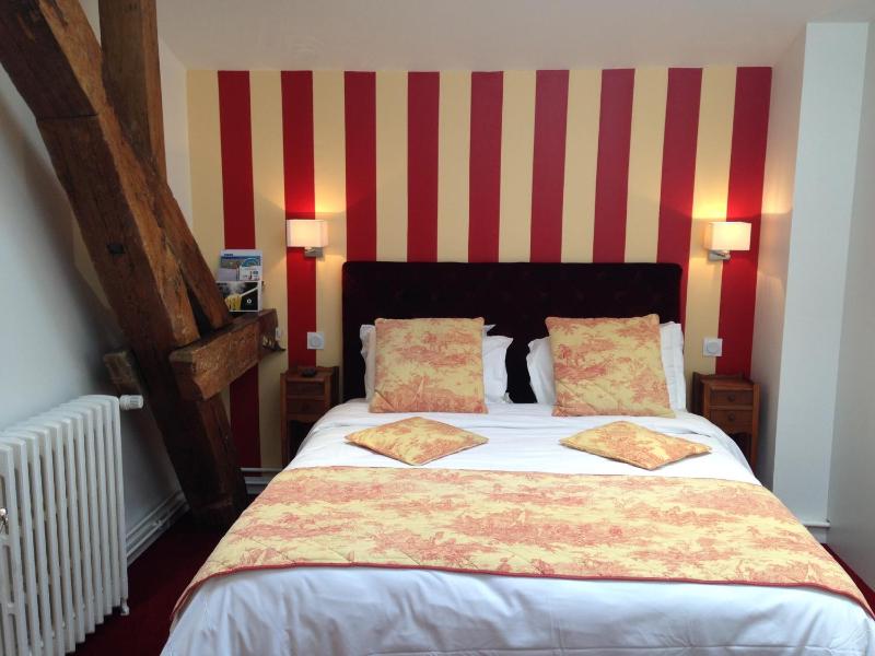 Superior Twin Room image 3