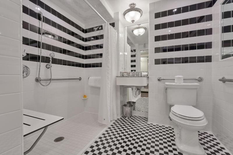 Queen Room - Disability Access image 2