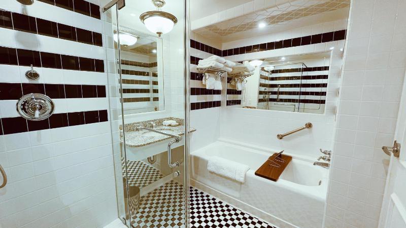 King Room image 4