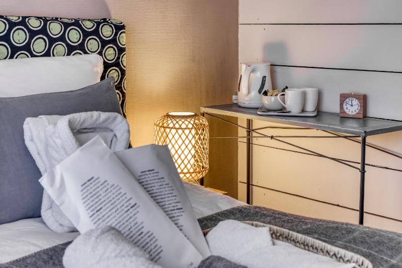 Budget Double Room image 3