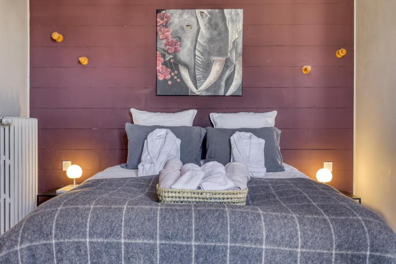 Deluxe Double or Twin Room with City View image 1