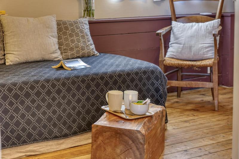 Deluxe Double or Twin Room with City View image 3