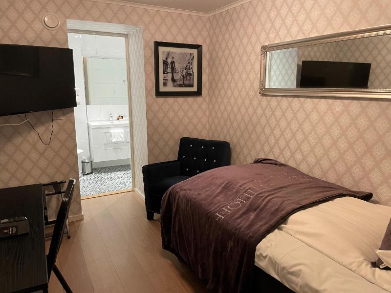 Budget Internal Single Room image 1