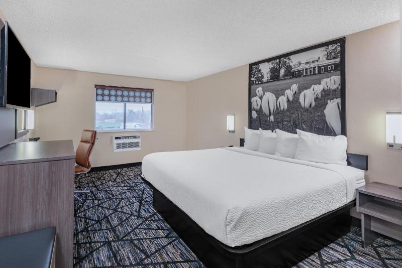 King Room - Non-Smoking image 2