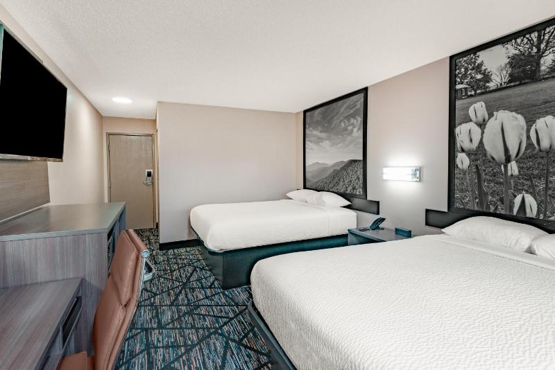 Double Room with Two Double Beds - Non-Smoking image 3