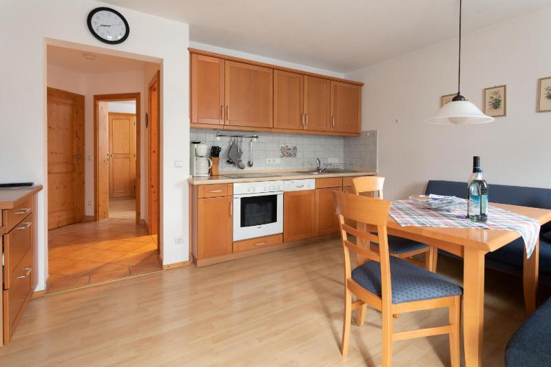 One-Bedroom Apartment image 3
