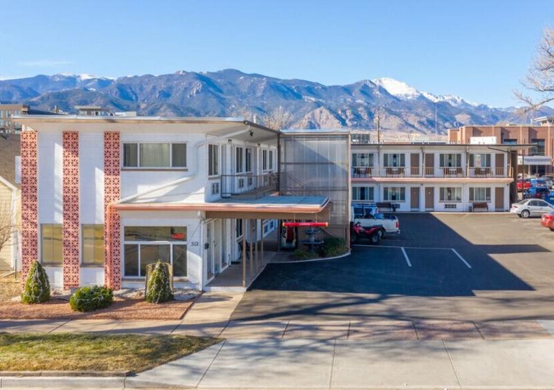 Nevada Flats Hotel - image 17