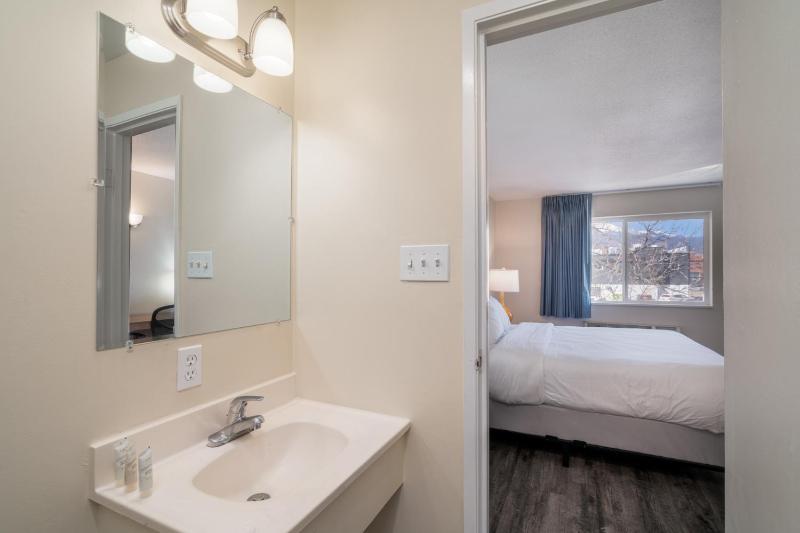 Nevada Flats Hotel - image 19