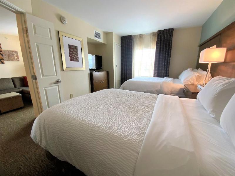 One-Bedroom Suite image 4