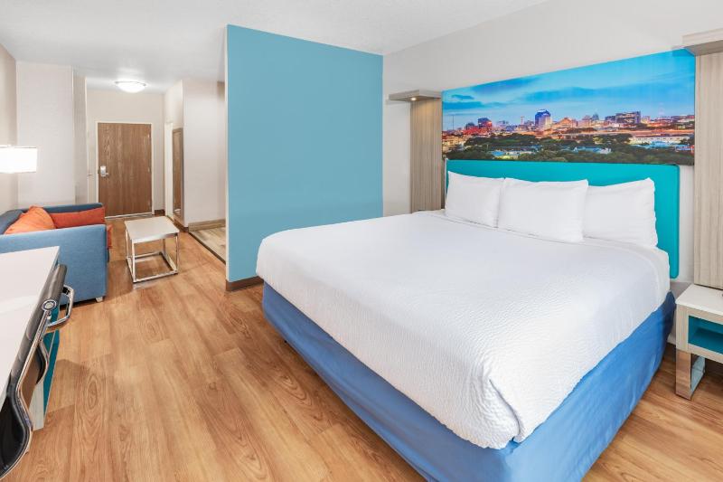 King Studio Suite - Non-Smoking image 4