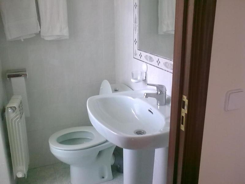 Single Room image 3