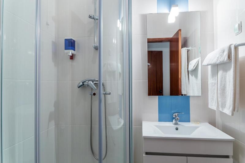 Twin Room with Balcony image 2