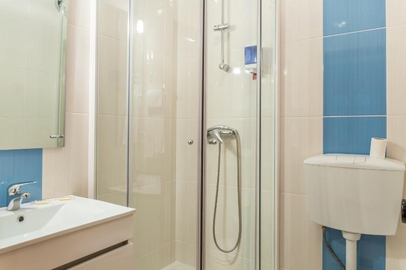 Double Room with Balcony image 2