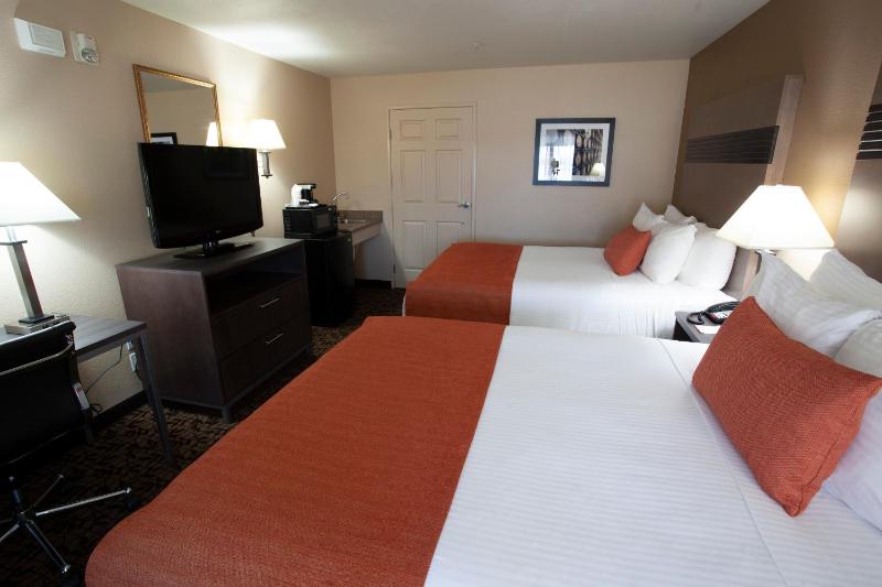 Queen Room with Two Queen Beds - Mobility Access/Non-Smoking image 2