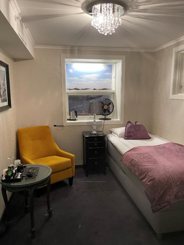 Budget Internal Single Room image 2