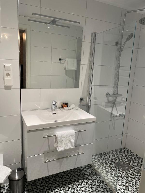 Budget Internal Single Room image 3