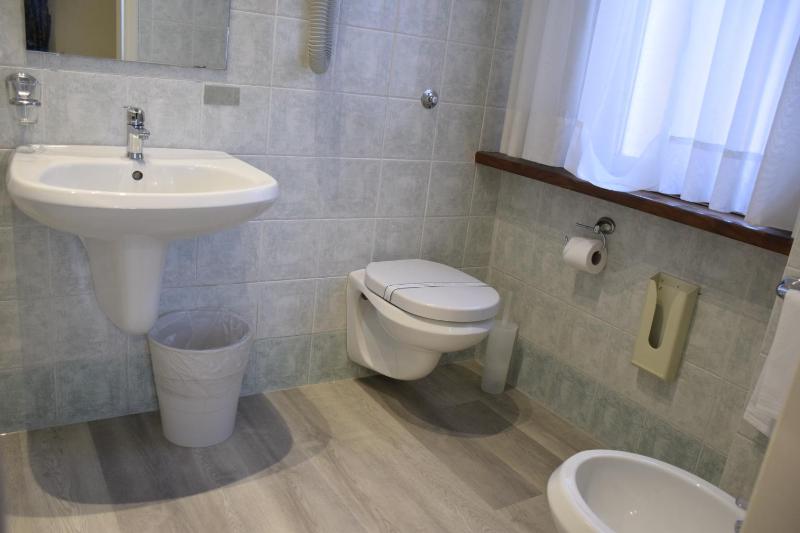 Budget Double Room image 4