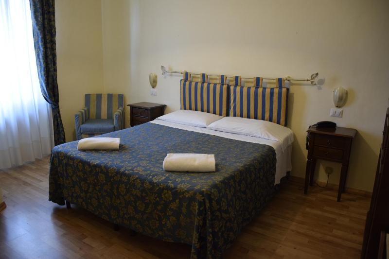 Budget Double Room image 3