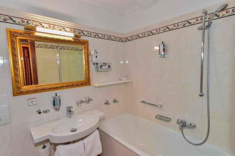 Double Room for Single Use image 3