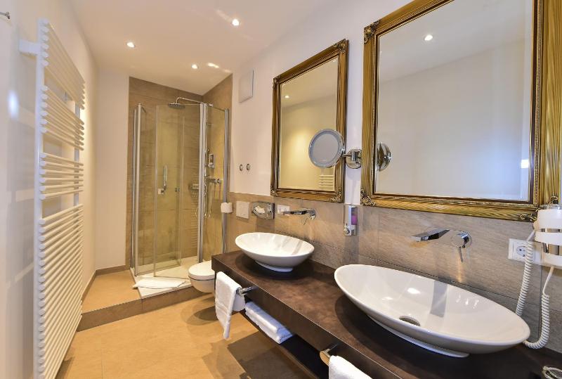 Suite Modern image 3