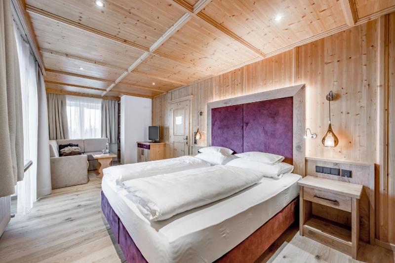 Double Room with Mountain View image 3
