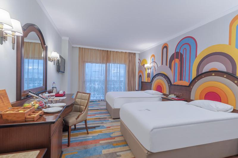 Deluxe Double or Twin Room with City View image 1